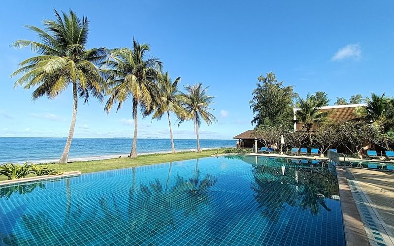 Lanta Casuarina Beach Resort