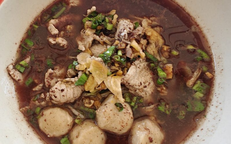 Lek Noodle Shop