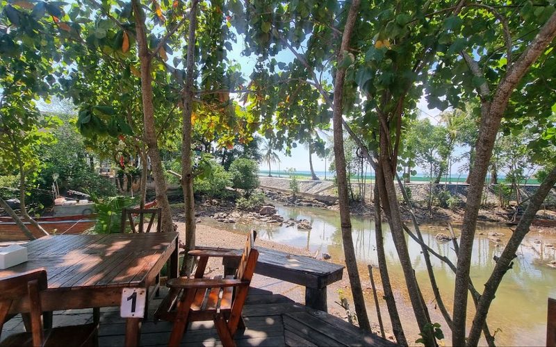 Seafood Restaurant Kruaw Rim Lay